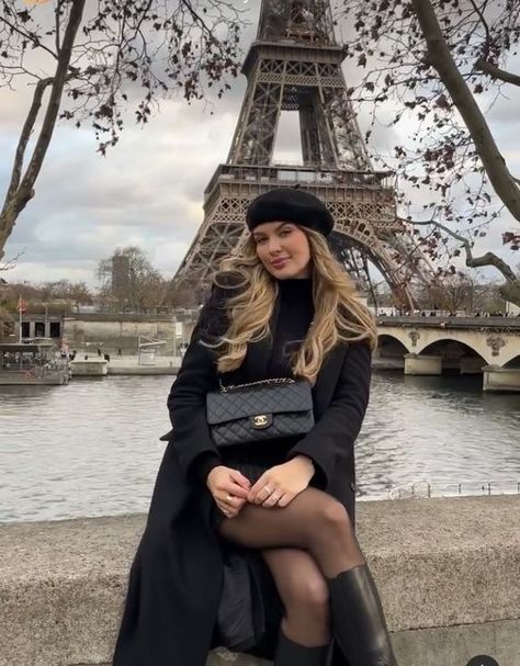 Winter Outfit Paris, Outfits For Paris In March, Paris Outfits March, Paris In March Outfits, France Outfits Winter, Paris France Outfits, Paris Poses Photo Ideas, Winter Paris Outfits, Paris Outfits Winter