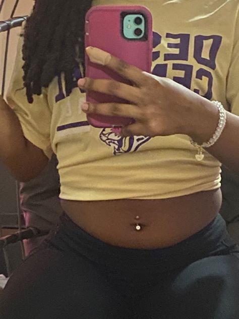 blck girl belly piercing Belly Piercing On Black Women, Navel Piercing On Black Women, Naval Piercing Plus Size, Belly Button Piercing On Black Women, Soft Belly Pooch Aesthetic, Belly Piercings Black Women, Plus Size Belly Piercing, Belly Piercing Plus Size, Chubby Belly Button Piercing