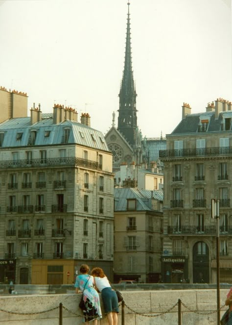 Vintage Paris Photos, Paris Vintage Photography, Paris In The 70s, Old Paris Aesthetic, Paris Lifestyle Aesthetic, Paris 70s, Nanowrimo 2023, Paris 80s, Paris 90s