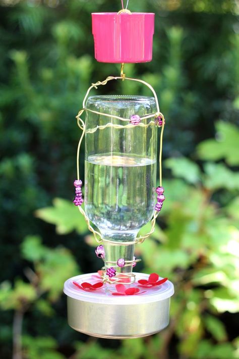 Make your own hummingbird feeder out of a used glass bottle and other household materials to attract hummingbirds to your yard. Homemade Hummingbird Feeder, Diy Self Watering Planter, Diy Hummingbird Feeder, Butterfly Feeder, Hummingbird Food, Hummingbird Nectar, Bird House Kits, Diy Bird Feeder, Hummingbird Feeder