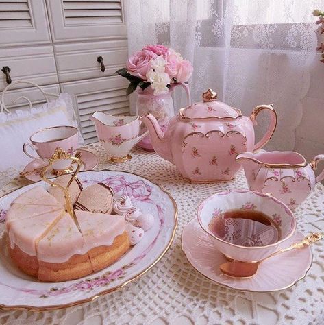 𝓓𝓸𝓵𝓬𝒆 on Twitter: "tea party… " Pink Tea Party, Pink Tea Cups, Pink Tea, Pastel Pink Aesthetic, Princess Aesthetic, Cute Desserts, Cups And Saucers, Naan, High Tea