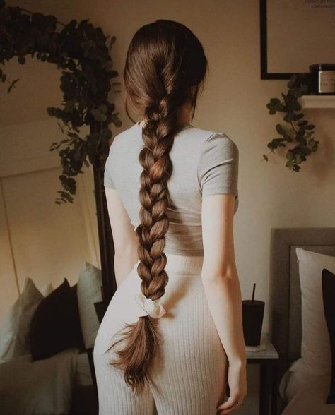 Long Shiny Hair, Long Silky Hair, Rapunzel Hair, Long Hair Pictures, Really Long Hair, Long Hair Girl, Beautiful Long Hair, Life Tips, Beauty And Lifestyle