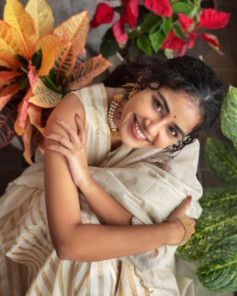 Actress Anupama Parameswaran Onam Photoshoot | KeralaLives Onam Photoshoot Ideas, Onam Photoshoot, Onam Outfits, Sai Pallavi Hd Images, Onam Festival, Best Actress Award, Anupama Parameswaran, Fancy Sarees Party Wear, Malayalam Actress