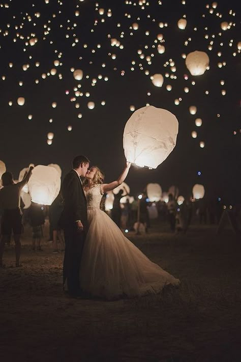 Lantern Fest, Wish Lanterns, Night Wedding Photos, Wedding Send Off, Sky Lanterns, Wedding Exits, Wedding Lanterns, Wedding Goals, Wedding Cake Designs