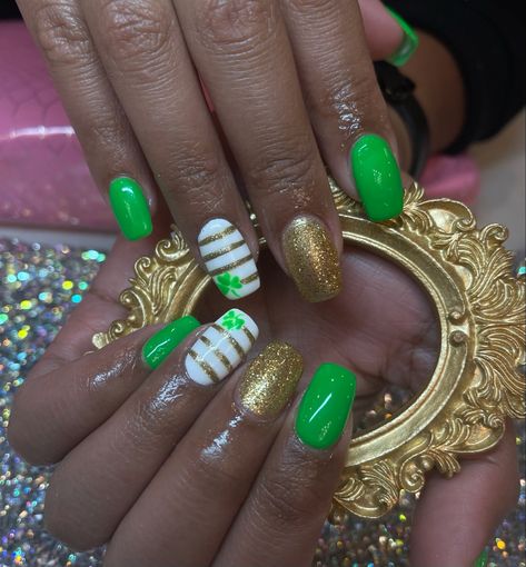 Green Chrome St Patricks Day Nails, Green Nails Long Coffin, St Pats Nails, Saint Patricks Day Nails, Bright Gel Nails, St Patricks Nail Designs, Saint Patrick Nail, St Patrick's Day Nails, Acrylics Nails