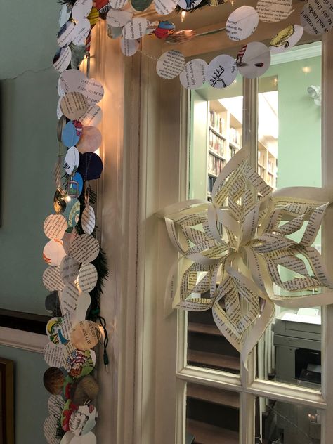 Paper Chain Aesthetic, Paper Chains Decoration, Paper Chain Wall Hanging, Paper Chain Decorations, Paper Chain Christmas, Christmas Disco, Tassel Wall Hang, Tassel Wall, Lantern Art