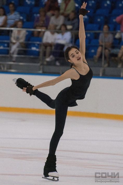 Figure Skater Reference, Ice Skater Aesthetic, Figure Skating Hair, Figure Skating Training, Figure Skating Jumps, Figure Ice Skates, Figure Skating Outfits, Evgenia Medvedeva, Skate 3