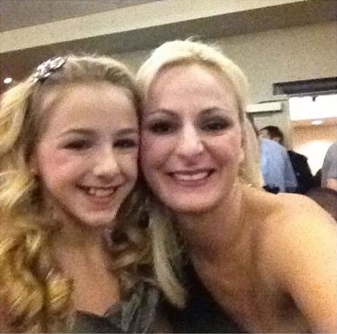 "Dance Moms" Season 2 Premiere Party | Chloe Lukasiak Wiki | Fandom Chloe Lukasiak Dance, Chloe Lukasiak Dance Moms, Christi Lukasiak, Dance Moms Season 2, Dance Moms Season, Dance Moms Pictures, Chloe Lukasiak, Lee Miller, Mom Photos