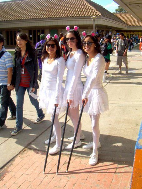 Creative group Halloween costume Costumes For A Group Of Three, 3 Blind Mice Costume Shrek, Shrek Halloween Costumes Group, Shrek Costume Group, Shrek Group Costume, Blind Mice Costume, Three Blind Mice Costume, The Three Blind Mice, Mice Costume