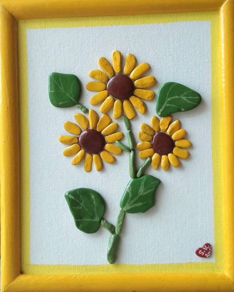 #pebble#pebbleart 💞🙏💞 Sunflower Pebble Art, Flower Rocks, Eco Craft, Rock Crafts Diy, Rock Pictures, Eco Crafts, Craft Handmade, Pebble Painting, Rock Crafts