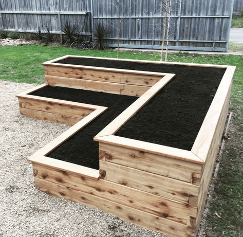 Raised Garden Bed Plans, Diy Garden Bed, Tiered Planter, House Florida, Diy Raised Garden, House Farmhouse, Raised Garden Beds Diy, Rustic Flower, Garden Types