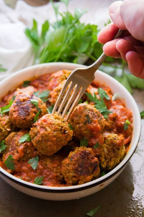 Vegan Meatballs Recipe, Lentil Meatballs, Vegetarian Meatballs, Vegan Meatballs, Dried Lentils, Salad Pasta, Lentil Recipes, Idee Pasto Sano, Meatless Meals