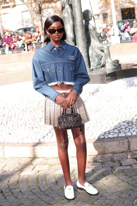 Zaya Wade's Miu Miu Pleated Micro Skirt Spring 2023 Runway, Miu Miu Fashion, Fashion Week 2022, Best Of Fashion Week, Low Rise Skirt, Paris Fashion Week Runway, Navy Coat, Micro Skirt, Skirt Trends