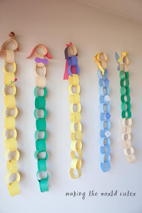 Disney Day Decorations, Diy Disney Garland, Disney Day Kindergarten, Disney Countdown Paper Chain, Disney Princess Garland, Disney World Countdown Printable, Countdown To Disney Printable, Snow White Crafts, Disneyland Countdown