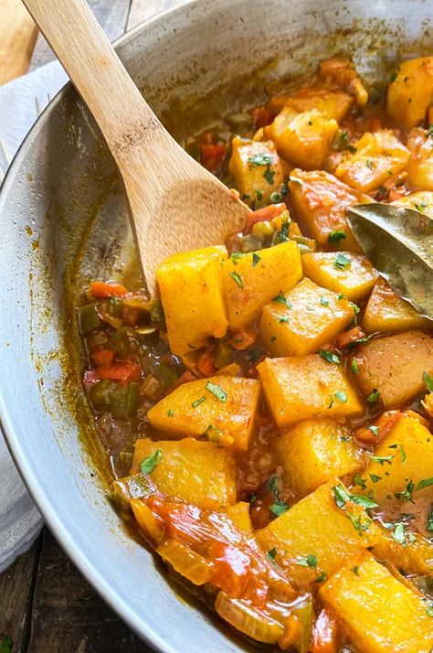 Spanish Widowed Potatoes | Probably the Best-Tasting Potatoes Recipe Spanish Squash Recipes, Spanish Potatoes Recipe, Taino Recipes, Spanish Sides Dishes, Spanish Potato Soup, Portuguese Potatoes Recipes, Andalusian Recipes, Spanish Recipes Authentic, Portuguese Potatoes