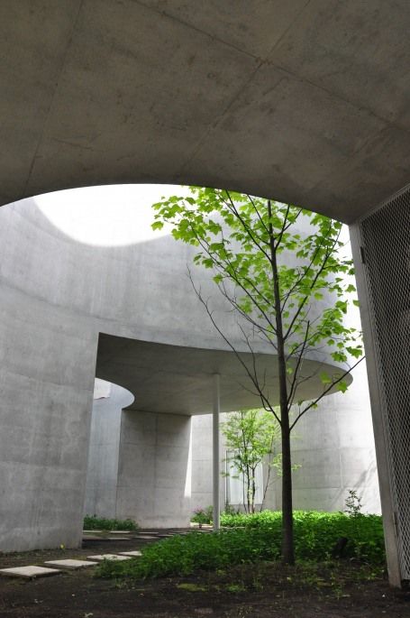 Okurayama // Seijima Okurayama Apartments, Sanaa Architecture, Kazuyo Sejima, Ryue Nishizawa, Concrete Architecture, Concrete Building, Space Architecture, Architecture Exterior, Brutalism