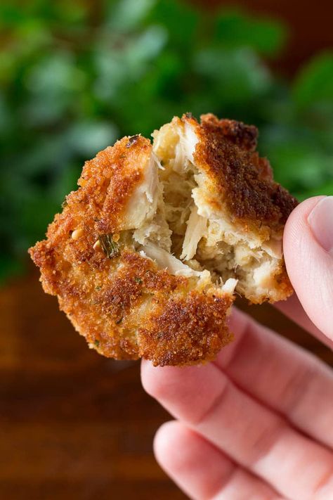 Tuna Cakes Italian Style with Just Four Ingredients! Tuna Patties, Tuna Cakes, Diy Easy Recipes, Albacore Tuna, Tuna Recipes, Fish Cake, Fried Food, Fish Dishes, Seafood Dishes