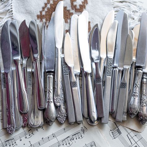 Mismatched Silverware, Aesthetic Tableware, Knives Aesthetic, Mismatched Flatware, Unique Flatware, Dinner Fish, Knife Aesthetic, Set Aesthetic, Vintage Dishware