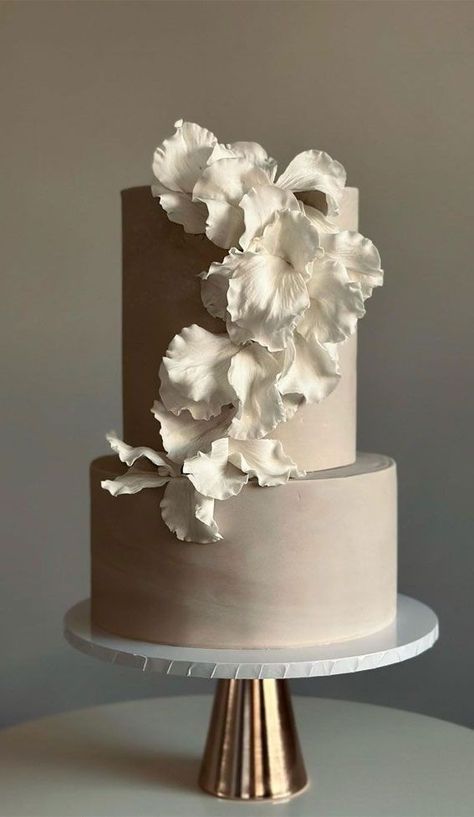 Cake Trends 2023, Wedding Cakes 2023, Cakes 2023, Wedding Cake Simple Elegant, Wedding Cake Trends, Bday Themes, Landscape Wedding, Beautiful Wedding Cake, Monochrome Weddings