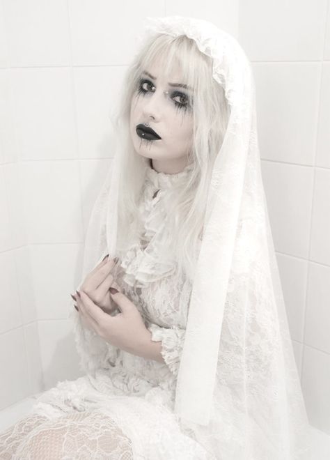 Ghost Wedding Dress, Ghost Bride Aesthetic, White Goth Wedding Dress, White Hair Halloween Costume, Ghost Aesthetic Outfit, White Ghost Aesthetic, Goth Wedding Dress White, Victorian Ghost Aesthetic, Ghost Bride Makeup