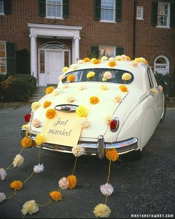 Guests will cheer you on when you zip away after the ceremony in a car covered with pom-pom garlands. These decorations are easy to make with tissue paper and twine, and they stay on the car with suction cups, which won't damage the auto's exterior. Diy Wedding Garland, Just Married Car, Wedding Day Checklist, Wedding Car Decorations, Diy Pom Poms, Tissue Flowers, Tissue Pom Poms, Tissue Paper Pom Poms, Wedding Arch Flowers