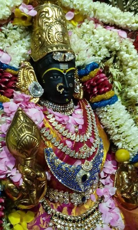 Om shakhi Om Shakthi Photos, Hindu Vedas, Kali Hindu, Lord Murugan Wallpapers, Goddess Sculpture, Shakti Goddess, Durga Images, Hindu Statues, Lakshmi Images