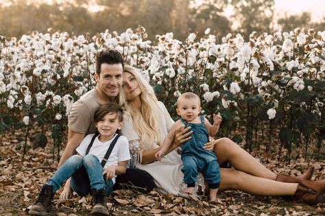 Family photography / cotton field / portrait / rustic / family photo How To Pose Family Of Four, Life Style Family Photography, Cottonfield Photoshoot, Simple Family Pictures, Cotton Field Photography Family, Cotton Photo Shoot, Front Porch Family Pictures, Fall Cotton Field Family Pictures, Cottonfield Family Pictures