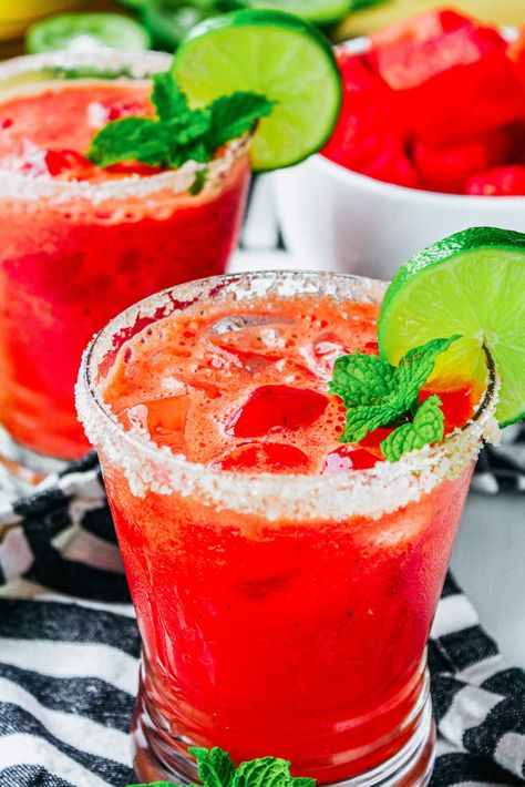 Watermelon Mint Margarita - Boozy Watermelon Drink Recipe Watermelon Mint Margarita, Mint Margarita Recipe, Boozy Watermelon, Watermelon Recipes Drinks, Mint Margarita, S Mores Cookies, Margarita Salt, Margarita On The Rocks, Watermelon Drink