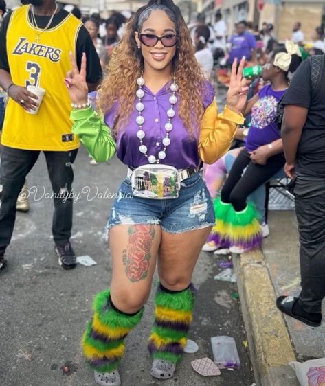 Preppy Mardi Gras Outfit, Cute Mardi Gras Outfit, Mardi Gras Outfits For Girls, Mardi Gras Parade Outfit, Women’s Mardi Gras Outfit, Outfit Ideas College, Womens Mardi Gras Shirt, Mardi Gras Outfits, Mardi Gras Parade