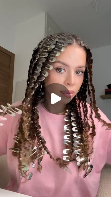 Carito Pérez 🌸 on Instagram: "800 clips 💕✨ podría ser el nuevo método curly 😂✨"