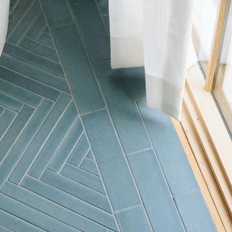 Pratt + Larson ✨ Tile Studio on Instagram: "For this stunning 1x8 Herringbone pattern and the cozy, intimate shower surround of her primary bath, @em_henderson worked with our team to create a custom shade of rich blue glaze. Now available to everyone as Craftsman glaze C36, you can order samples on our website and read all about this amazing project on Emily’s blog! Link in bio✨ Design: @em_henderson + @arciform 📸: @kaitlinmgreen_photo #tile #pnwdesign #farmhouse #custommadetile #bespoketil Blue Herringbone Tile Bathroom Floor, Blue Herringbone Tile Bathroom, Herringbone Tile Bathroom Floor, Pratt And Larson Tile, Blue Herringbone Tile, Herringbone Tile Bathroom, Em Henderson, Bio Design, Primary Bath