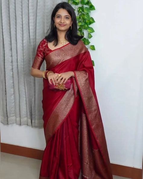 Simple Banarasi Saree, Banarasi Soft Silk Sarees, New Sarees Collection 2020, Red Banarasi Saree Look, Saree Blouse Styles Back, Simple Wedding Saree, Bengali Saree Look Simple, Simple And Elegant Saree Look, Elegant Saree Party Wear