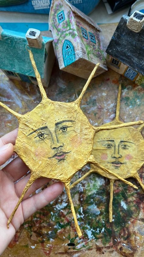 Paper Mache Sun, Sun Paper, Paper Mache Projects, Beautiful Stars, Paper Mache Animals, Homemade Art, Paper Mache Sculpture, Paper Mache Art, Paper Mache Crafts