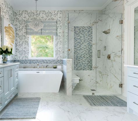 6 Spectacular New Bathrooms With a Low-Curb or Curbless Shower White Primary Bathroom, Double Sink Bathroom Ideas, Primary Bathroom Design, Curbless Showers, Main Staircase, Walk In Showers, Bath Inspiration, Transitional Bathroom, Minimalist White