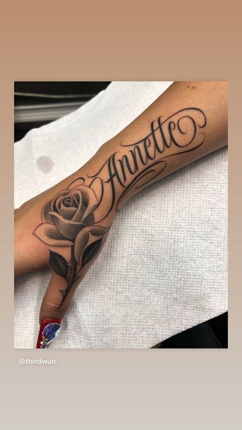 Collarbone Name Tattoo Women, Rose Name Tattoos For Women, Daughter Name Tattoo Ideas, Name Tattoos On Hand, Rose Tattoo Arm, Cute Name Tattoos, Name Tattoo On Hand, Name Tattoos For Moms, Tattoos Hand