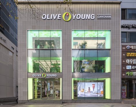 Olive Young Store, Beauty Retail, Olive Young, Private Equity, Beauty Products Drugstore, Family Posing, Success Story, Brand Experience, Beauty Store