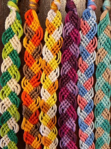 Braided Leaves Design Tutorial – Choose Friendship Leaves Friendship Bracelet Pattern, Embroidery Thread Bracelets, Alpha Bracelets, Fold Forming, Braided Friendship Bracelets, Friendship Bracelets Designs, Pick 3, Pink Green Yellow, Thread Bracelets