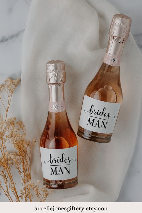 Pop the bubbly with our adorable bridal mini champagne bottle labels! They make a fun addition to your bridesmaid proposal boxes. #bridesman #bridesmaidproposal #maidofhonourgift #bridalparty #engagementpparty #weddinggift | Bridesmaid Proposal Box | Bachelorette Party | Will You Be My Bridesmaid Bridesman Gifts, Bridesman Proposal, Bridesmaid Cards Funny, Funny Bridesmaid Proposal, Bridal Mini, Mini Champagne Labels, Pop The Bubbly, Bridesmaid Funny, Proposal Boxes