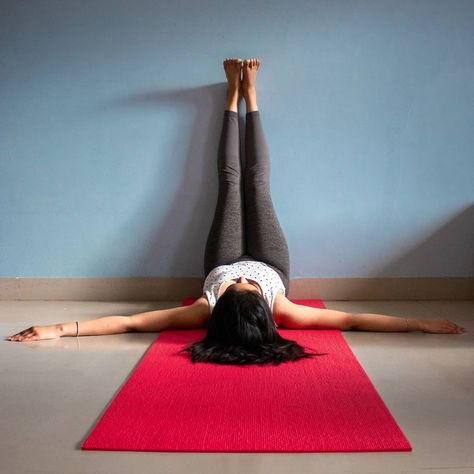 Viparita Karani, Bedtime Stretches, Sore Legs, Wall Yoga, Busy Mind, Legs Up The Wall, Neck Problems, Plank Pose, Corpse Pose