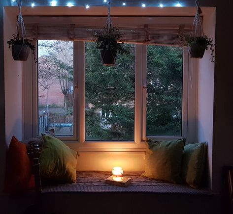 Cozy Windowsill Seat, Window Reading Nook Aesthetic, Cosy Window Seat Ideas, Reading Nook In Bedroom Window, Window Chill Area, Cottagecore Window Seat, Window Bench Aesthetic, Window Nook Aesthetic, Bedroom Window Nook Ideas