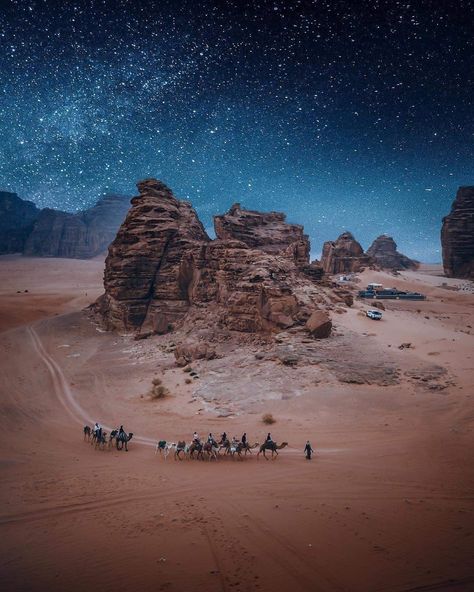 Saudi Arabia Aesthetic, Wadi Rum Jordan, Jordan Photos, Jordan Travel, Wadi Rum, Dos And Don'ts, One Day Trip, Luxury Camping, London Instagram