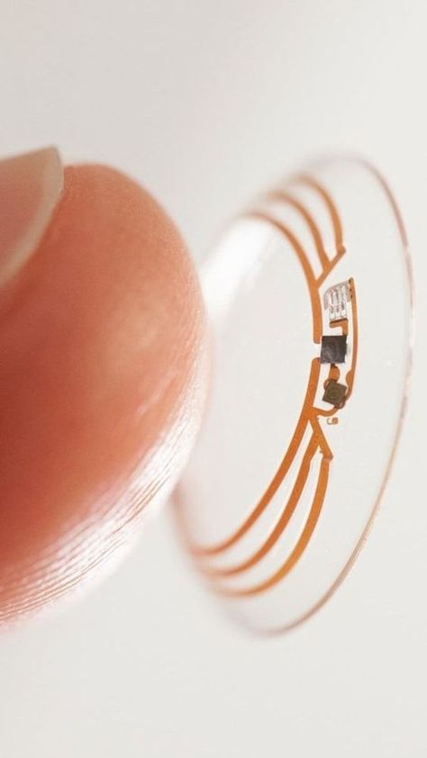 smart contact lenses with a built-in camera that activates when you blink: Medical Inventions, Smart Contact Lenses, Smart Glass, Biomedical Engineering, Newest Cell Phones, High Tech Gadgets, Spy Gadgets, Glucose Levels, Future Tech