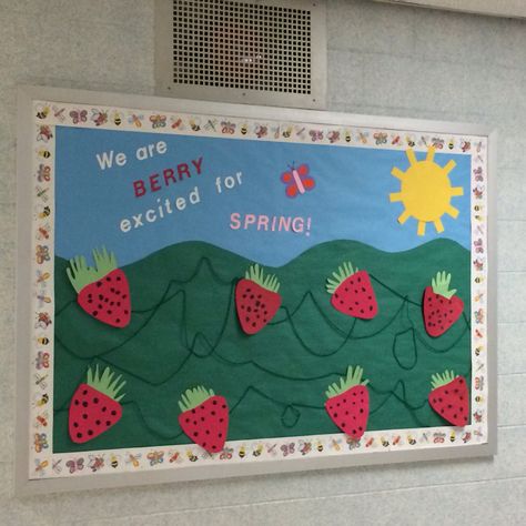 Spring Bulletin Board with Strawberry theme Spring Bulletin Boards Preschool, March Bulletin Board Ideas, Panda Room, Cafeteria Bulletin Boards, Daycare Bulletin Boards, Toddler Bulletin Boards, Goddard School, April Bulletin Boards, Bears Preschool