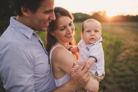 Baby With Parents, 3 Month Old Baby Pictures, Fall Photoshoot Family, Parents Photography, Outdoor Family Photoshoot, Baby Family Pictures, First Family Photos, 4 Month Old Baby, Newborn And Family Photography