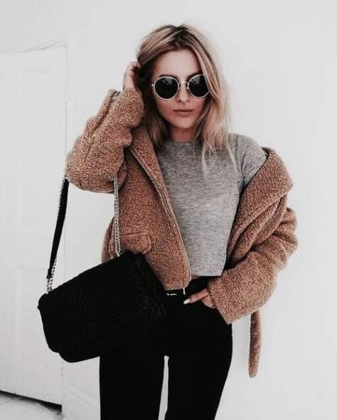 5 Reasons Why You Should Cut Your Hair This Fall Cropped Teddy Jacket Outfit, Teddy Coat Outfit Winter, Teddy Jacket Outfit, Cropped Teddy Jacket, Coat Outfit Winter, Teddy Coat Outfit, Sweater Street Style, Sweaters Outfit, Fall Fashion Coats