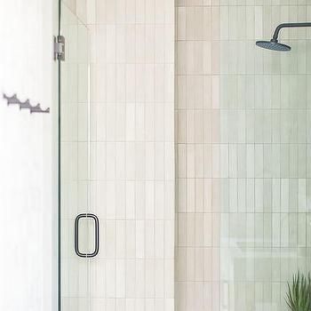 Vertical Cream Stone Shower Tiles Design Ideas Vertical Subway Tile, Bathroom Wall Tiles Design, Cottage Deck, Bronze Shower Head, Vertical Tile, Outdoor Shower Kits, Gray Shower Tile, Outdoor Shower Enclosure, Small Bathroom With Shower