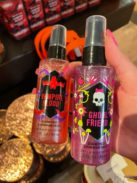 Halloween Bath And Body Works Aesthetic, How To Smell Like Halloween, Bath And Body Halloween, Halloween Skin Care, Bathandbodyworks Perfume, Halloween Scents, Halloween Skincare, Bath And Body Works Halloween, Halloween Bath