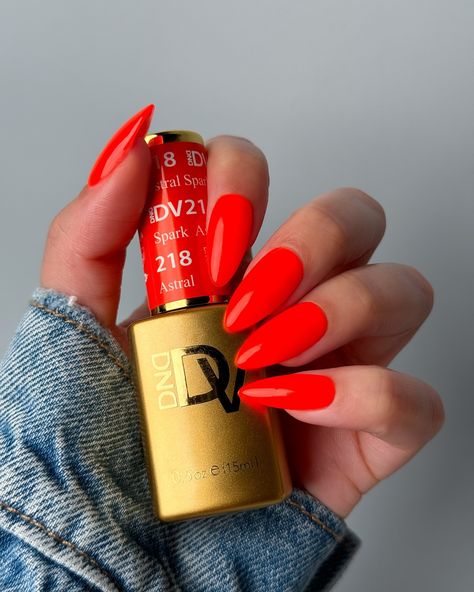 If you love red for summer, try out a neon! You won’t regret it! 😍 DND Gel - Diva First Class Collection - Astral Spark 🧡❤️ • use code: THECOLORNOOK25 to save on your @dndgel purchase or shop through the link in my bio! • use code: THECOLORNOOK to save on your @nominal purchase or shop through the link in my bio! #dndgel #dndgelpolish #neonnails #redorangenails dnd gel astral spark red orange neon nails Orange Neon Nails, Neon Red Nails, Dnd Red, Nails Dnd, Red Orange Nails, Dnd Gel Polish, Orange Neon, Neon Red, Neon Nails