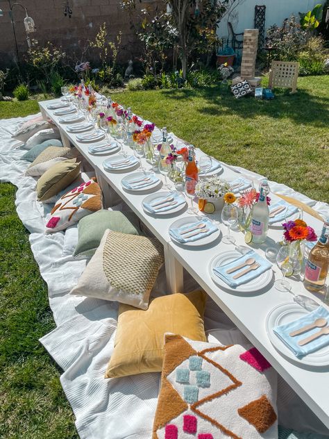 Bridal Shower Picnic, Activities Adults, Friends Hangout, Ethereal Garden, Picnic Inspo, Senior Day, Outdoor Dinner, Outdoor Picnic, Picnic Party