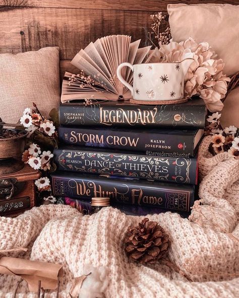 Books Aestethic, Literary Writing, Photography Places, Essay Template, Bookstagram Inspiration, Book Spine, Beautiful Book Covers, Book Writer, Book Dragon